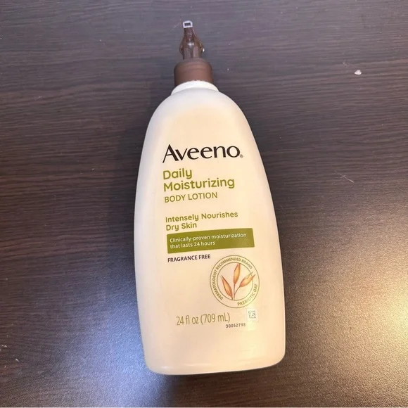 Aveeno Daily Moisturizing Body Lotion  2x24oz/ New With NO Box - Picture 2 of 4